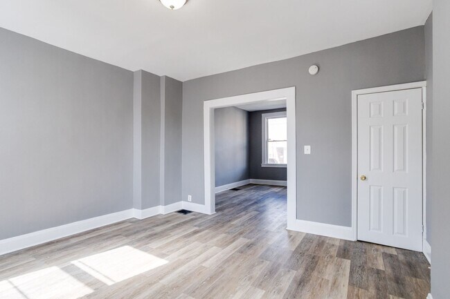 Building Photo - 3041 Kenyon Ave
