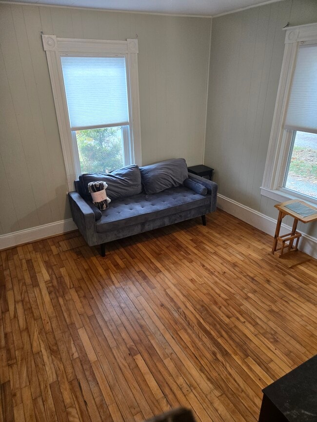 Building Photo - 353 Broadway