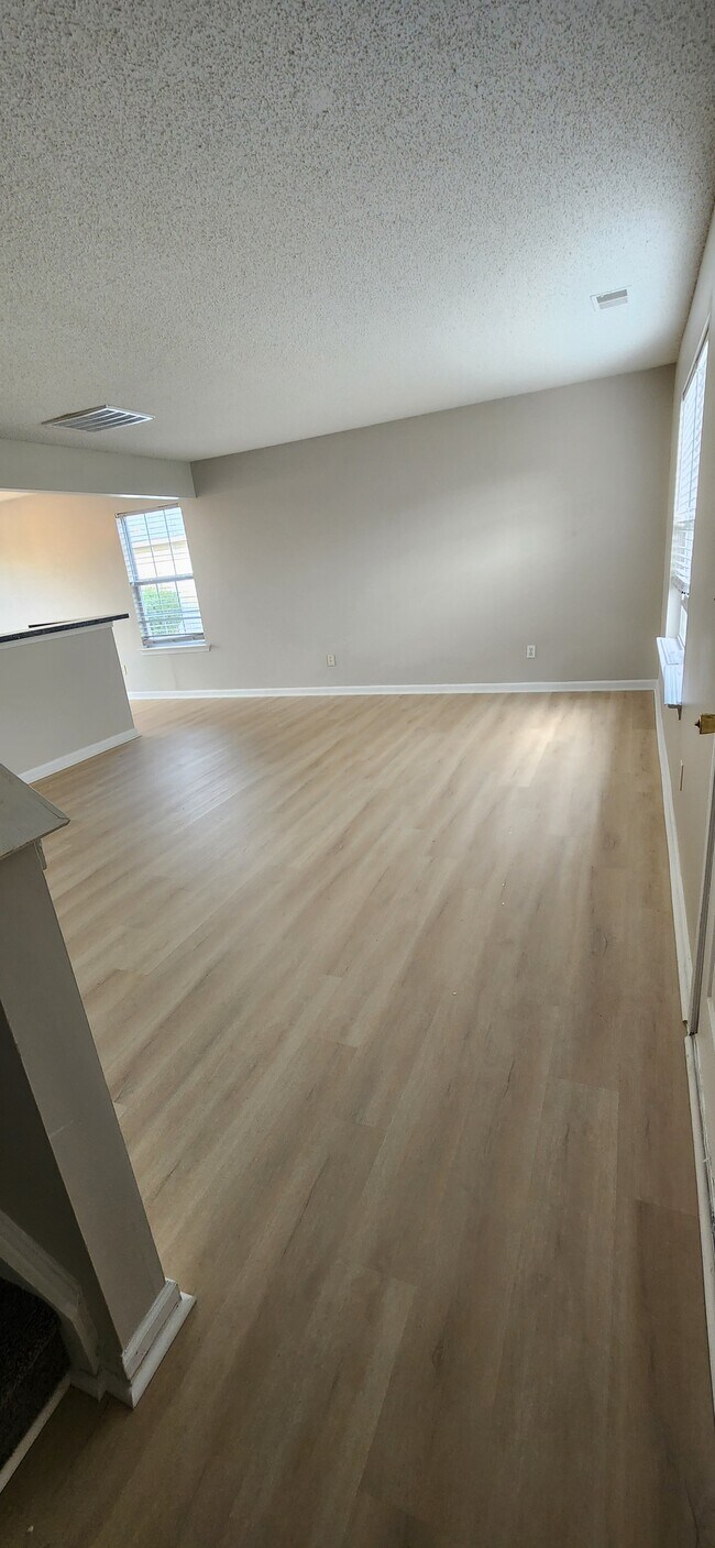 Foto del edificio - 1113 Waverly Pl Dr