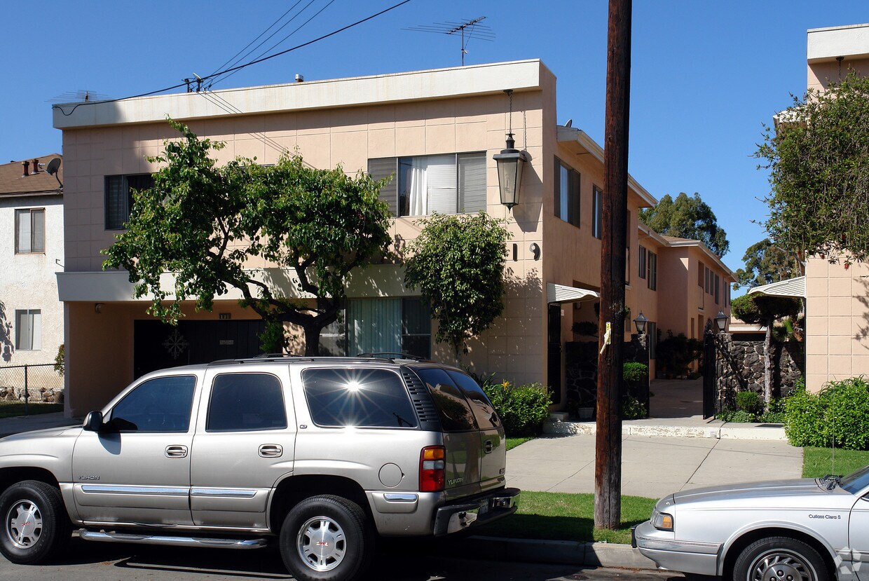 Building Photo - 119 N Hillcrest Blvd