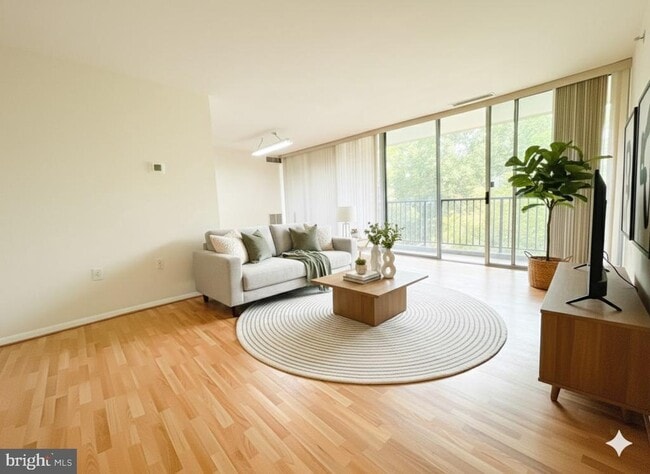 Foto del edificio - 4410 Briarwood Ct N