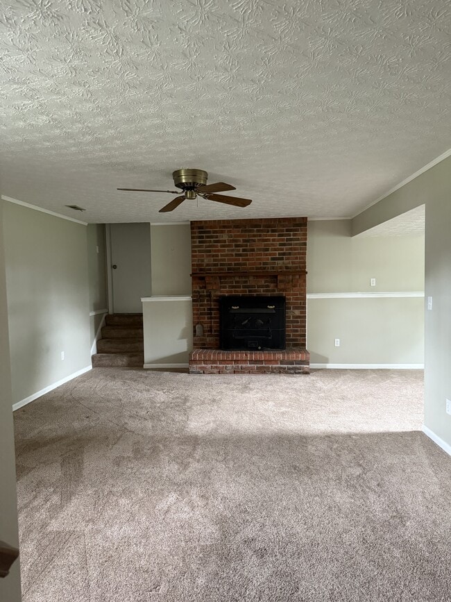 Building Photo - 833 James Dr