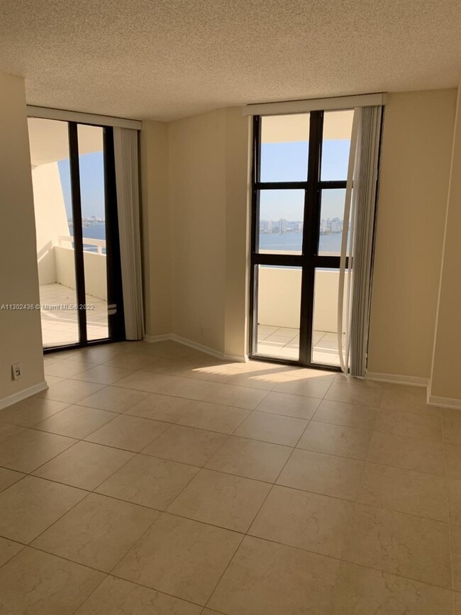 Building Photo - 4000 Towerside Terrace