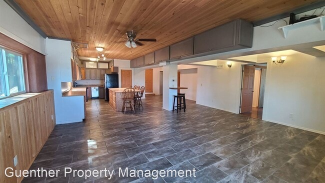 Building Photo - 2 br, 1 bath House - 1304 W 5th # 15