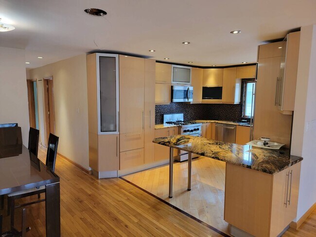 Foto del edificio - 2200 E 57th Pl