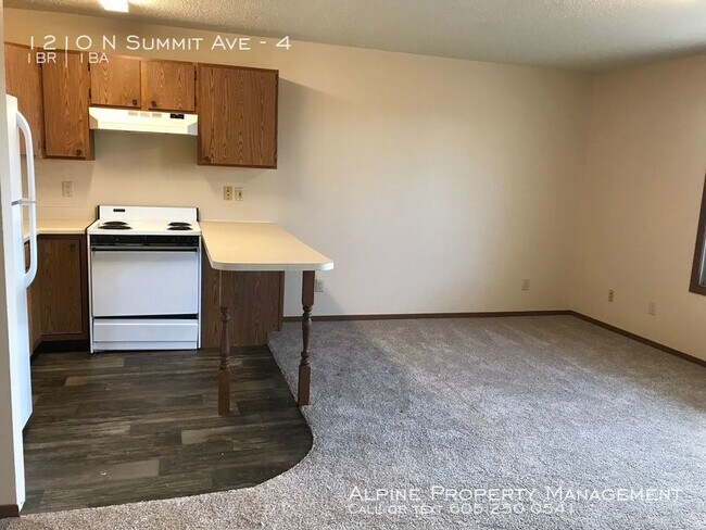 Foto del edificio - 1210 N Summit Ave