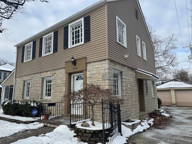 Foto del edificio - 3 Bedroom 1.5 Bath Single Family Home - Upper Arlington Schools