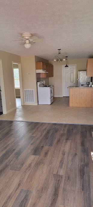 Building Photo - 61 Wedgewood Ct