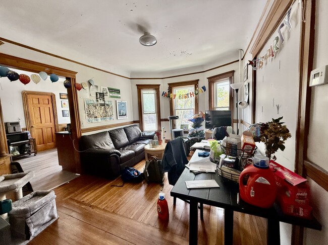 Building Photo - 151 Elm St