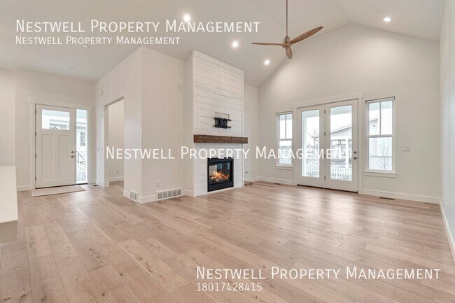 Building Photo - Gorgeous 6-bed Lake Front Home in Daybreak