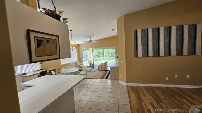 Building Photo - 7960 SE Peppercorn Ct
