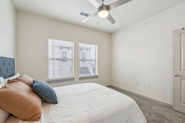 Foto del edificio - 2051 Mayfield Pkwy