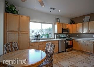 Building Photo - 3 br, 2 bath House - 7015 Santa Elena St NE