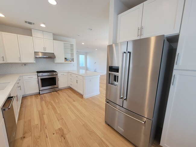Building Photo - 102 Tendick St