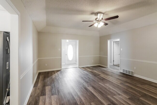 Foto del edificio - 5044 Brooksbank Cove S