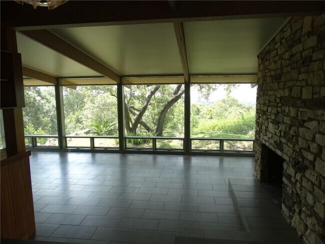 Building Photo - 4610 Crestway Dr