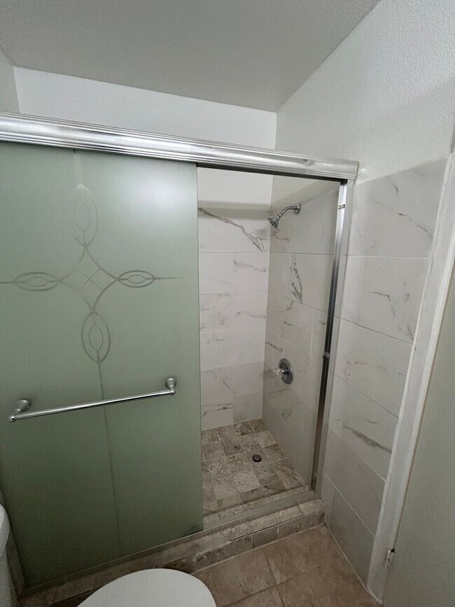 Foto del edificio - Great 3 bedroom 2 bath in Visalia ready fo...