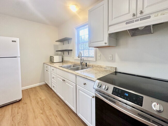 Foto del edificio - Fully Furnished Studio just off Highway 58