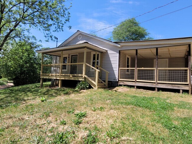 Foto del edificio - For Rent: Franklin Co – Royston, GA – Two Bedroom and One Bathroom Single Family Home - Very Conv...