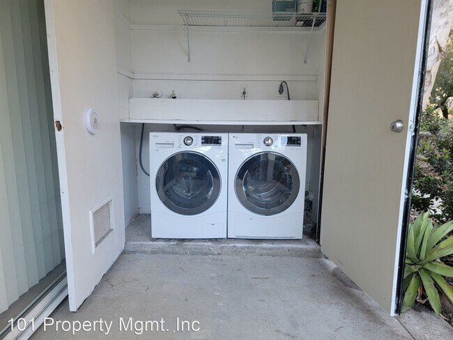 Foto del edificio - 1 br, 1 bath House - 7620 Hollister Ave # 110