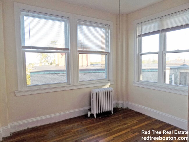 Building Photo - 244 Kelton St