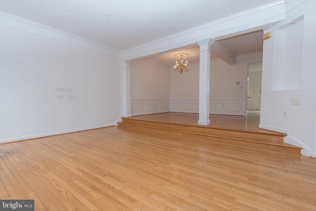 Building Photo - 13559 Flowerfield Dr