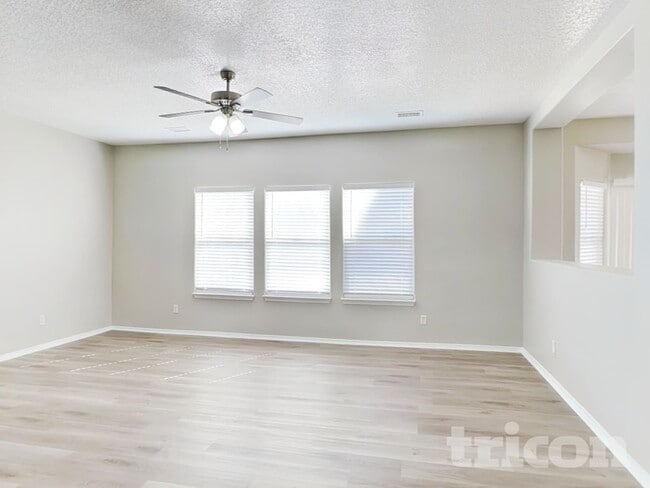 Building Photo - 5208 Clovis Ct NE