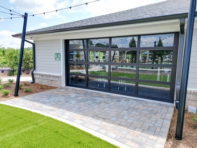 Building Photo - The Crest at Oakwood