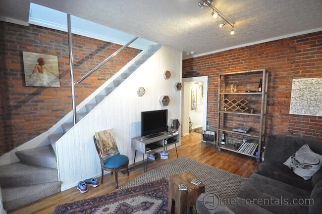 Building Photo - 310-312 Blenkner