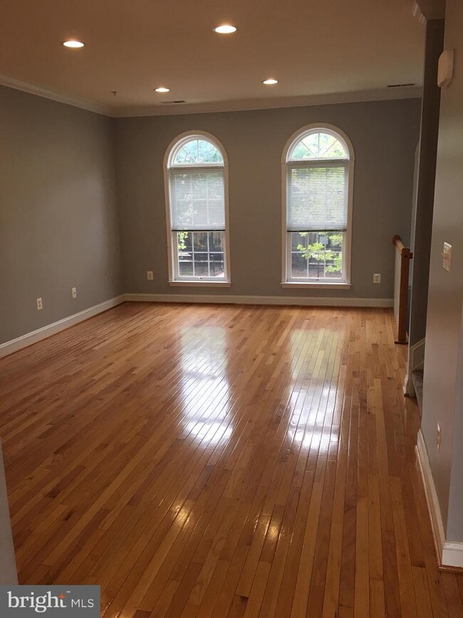Foto del edificio - 831 McHenry St