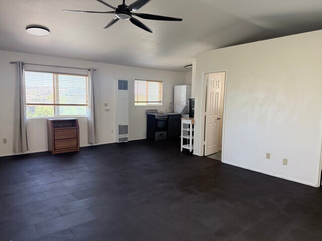 Espacio principal - 572 Plumosa Ave
