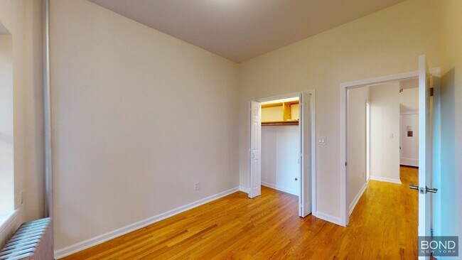 Foto del edificio - 212 Grand St