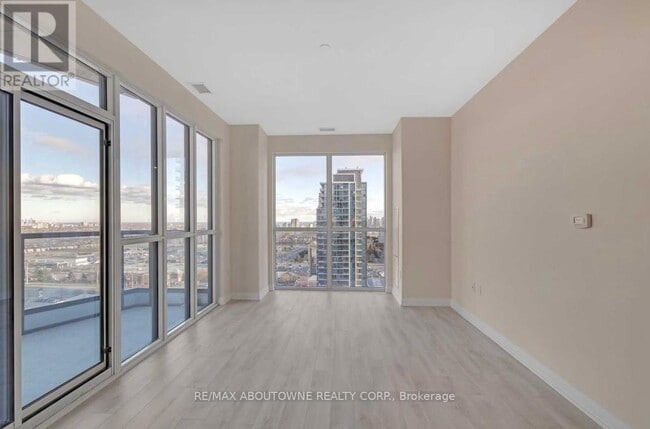 Photo du bâtiment - 35 Watergarden Dr