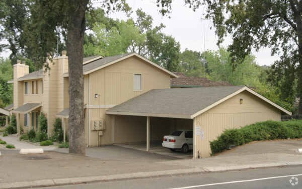 Primary Photo - 2587 Greenwood Ln