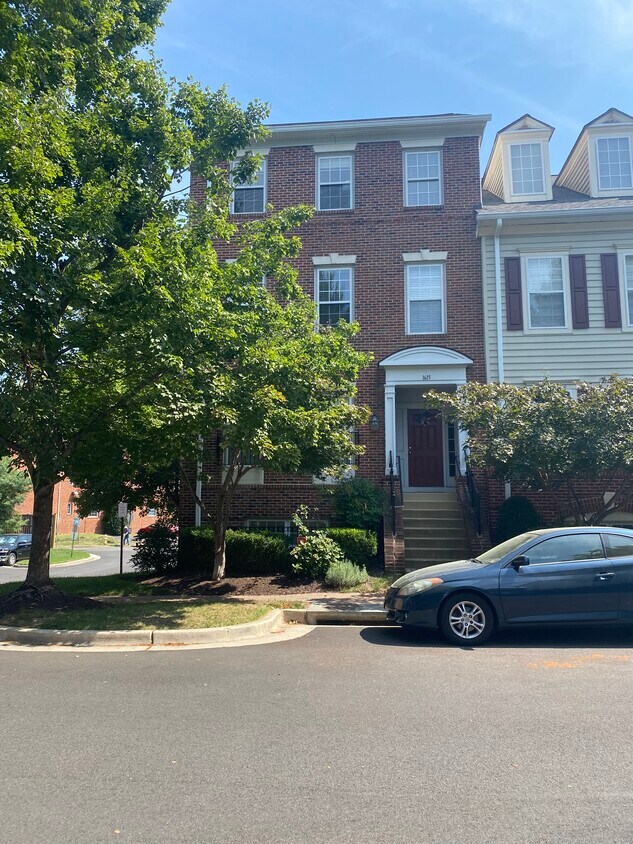 Foto principal - 1615B Hunting Creek Dr