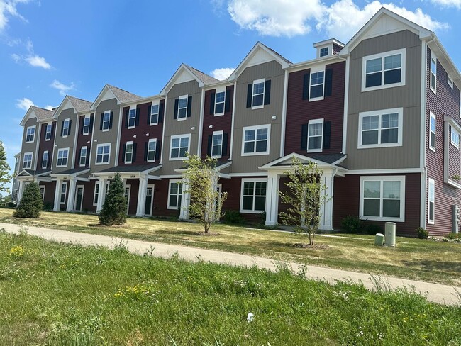 Building Photo - 1526 Albany St