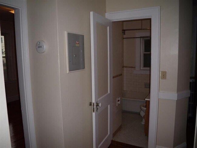 Foto del edificio - 8 Cogswell Ave