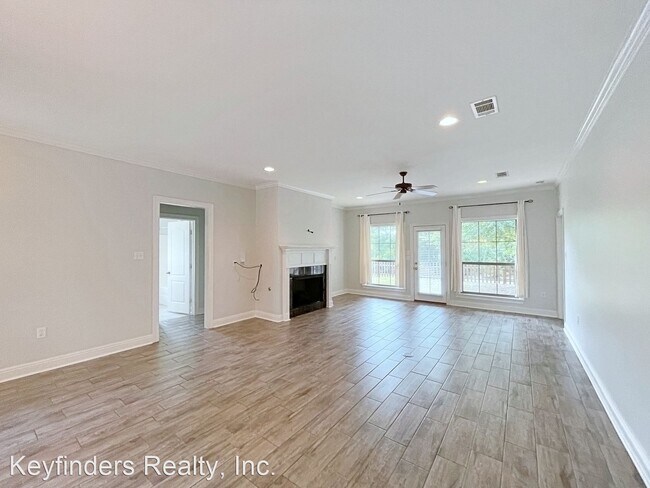 Foto del edificio - 3 br, 2 bath House - 10136 Springtree Ave.