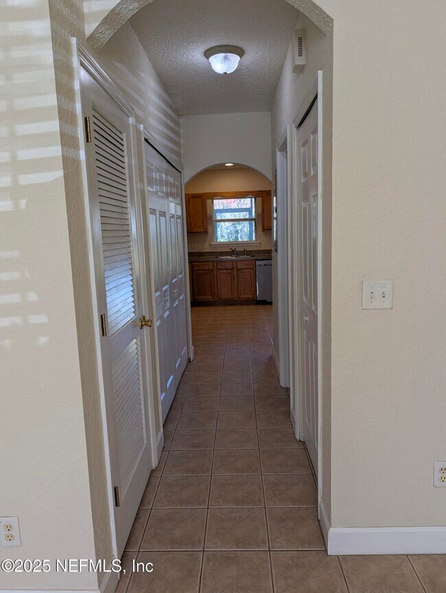 Building Photo - 1811 Lago Del Sur Drive