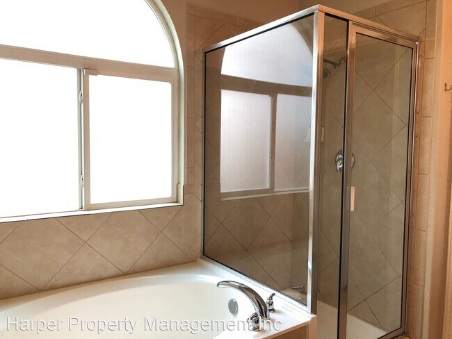 Building Photo - 10814 Mustang Oak Dr