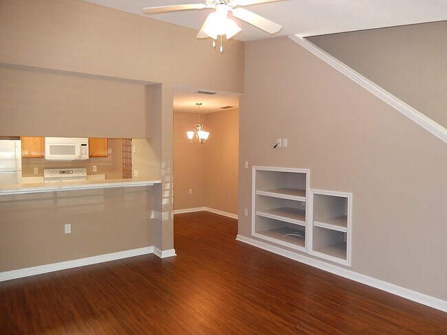 Foto del edificio - 591 Fulton Rd