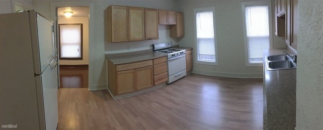 Building Photo - 2 br, 1 bath Apartment - 626 Vries St SW # 1