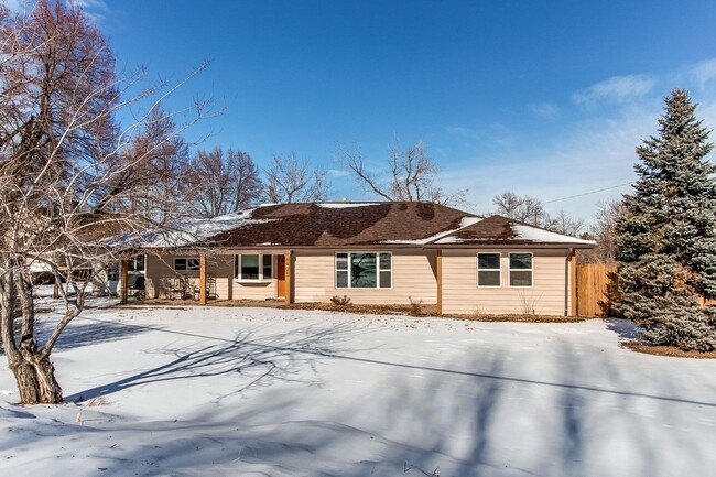 Building Photo - Charming & Spacious Home in Littleton