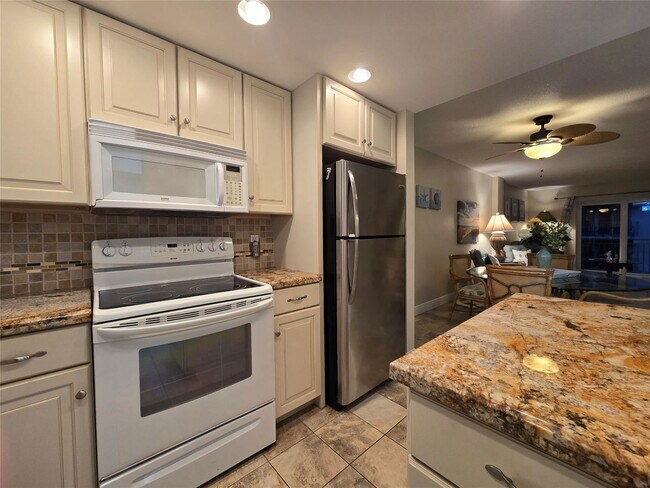 Building Photo - 1161 Hillsboro Mile Apt #506, Hillsboro Beach, FL 33062 - 2 BR 2 BA condo