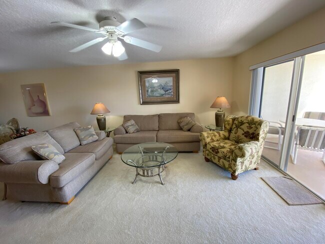 Building Photo - 8931 Lake Drive Unit 403
