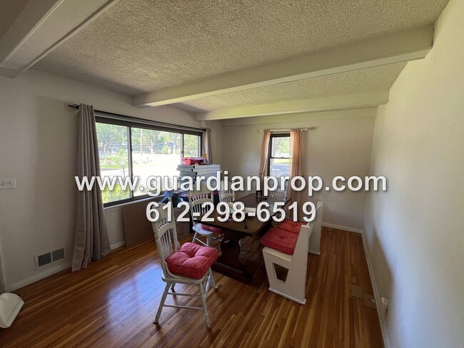 Foto del edificio - Roseville House Available September 1, Low...