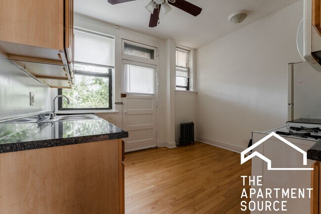 Foto del edificio - 4823 N Albany Ave