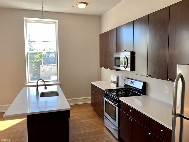 Foto del edificio - 1 br, 1 bath  - 2136 E Dauphin St Apt 301