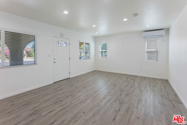 Foto del edificio - 5949 Troost Ave