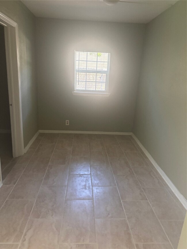 Building Photo - 4830 Van Fleet St